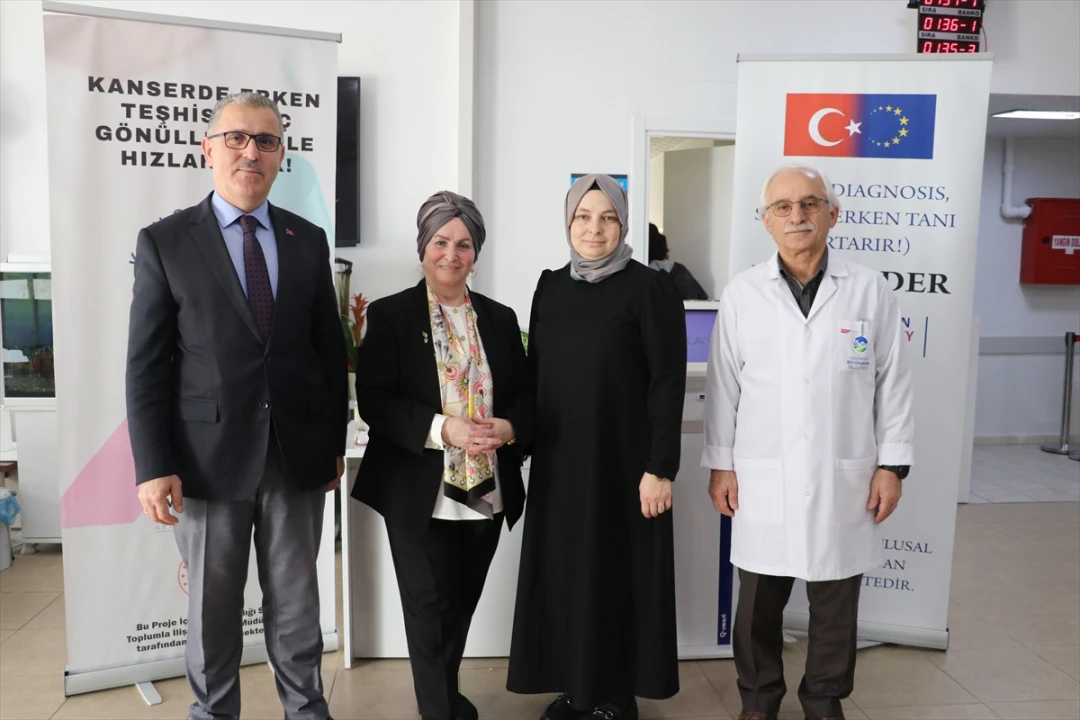Genç Gönüllülerle Kanserde Erken Teşhis Mücadelesi Sakarya'da Yoğun İlgi Görüyor