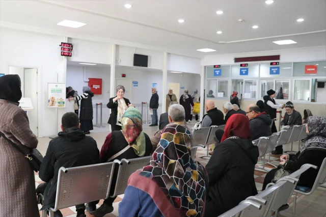 Genç Gönüllülerle Kanserde Erken Teşhis Mücadelesi Sakarya'da Yoğun İlgi Görüyor