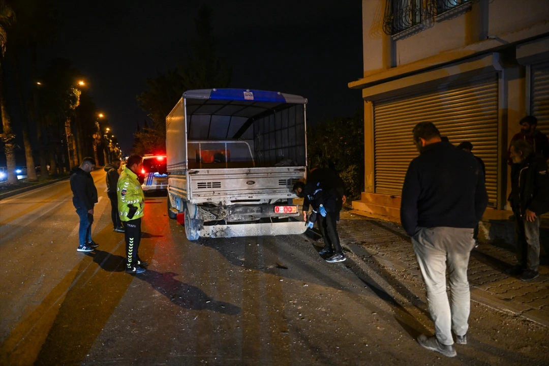 Adana'da Ehliyetsiz Sürücü Kaza Yaptı 