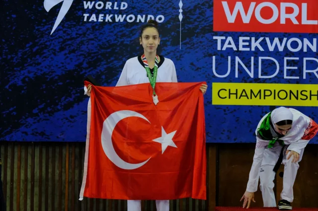 Türk sporcular Kenya'da dünya tekvando sahnesinde parladı