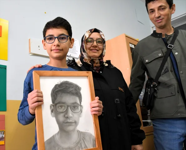 Gönüllü ressamlardan özel çocuklara ömür boyu hatıra olacak portreler
