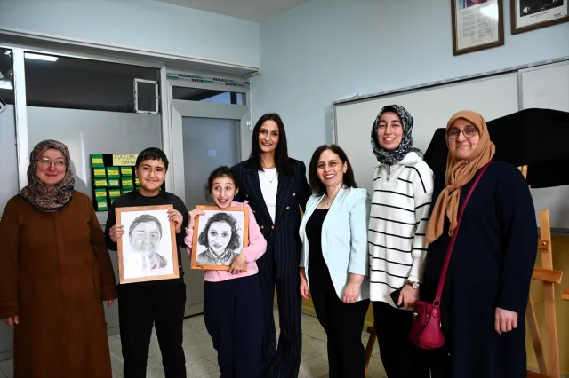 Gönüllü ressamlardan özel çocuklara ömür boyu hatıra olacak portreler