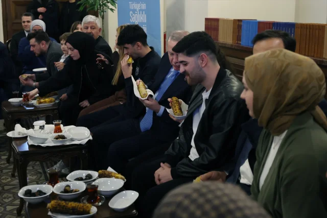 Cumhurbaşkanı Erdoğan gençlerle omuz omuza yürümenin önemi vurguladı