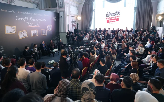 Cumhurbaşkanı Erdoğan gençlerle omuz omuza yürümenin önemi vurguladı