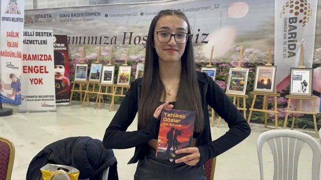 Genç Yazar Gaye Gül Akkulak, Isparta Kitap Fuarı'nda Okurlarıyla Buluşuyor