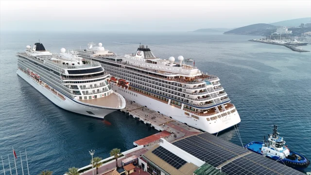 Kuşadası'na Görkemli Ziyaret: İki kruvaziyerle 1748 turist geldi