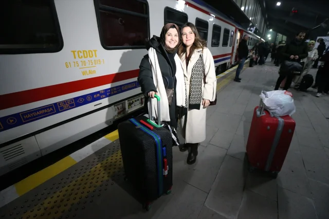 Turistik Doğu Ekspresi'nin masalsı yolculuğu Kars'ta sona erdi