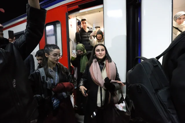 Turistik Doğu Ekspresi'nin masalsı yolculuğu Kars'ta sona erdi
