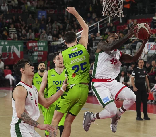 Karşıyaka ve TOFAŞ Arasında Nefes Kesen Basketbol Karşılaşması