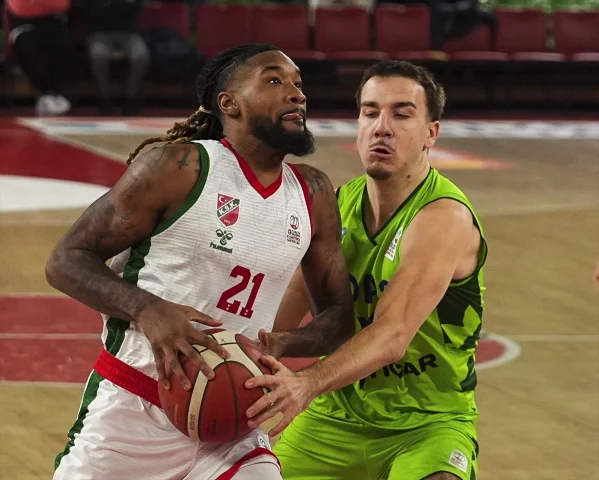 Karşıyaka ve TOFAŞ Arasında Nefes Kesen Basketbol Karşılaşması