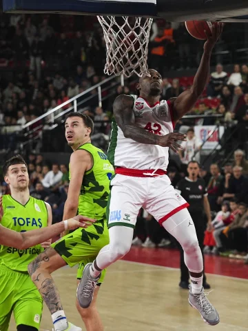 Karşıyaka ve TOFAŞ Arasında Nefes Kesen Basketbol Karşılaşması