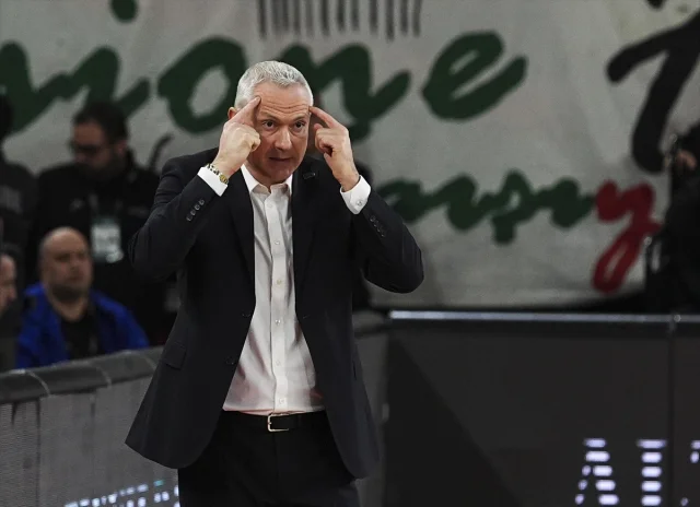 Karşıyaka ve TOFAŞ Arasında Nefes Kesen Basketbol Karşılaşması