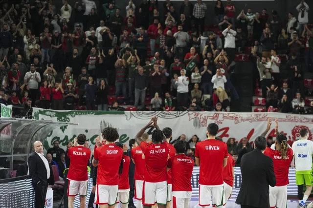 Karşıyaka ve TOFAŞ Arasında Nefes Kesen Basketbol Karşılaşması