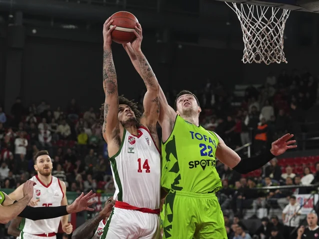 Karşıyaka ve TOFAŞ Arasında Nefes Kesen Basketbol Karşılaşması