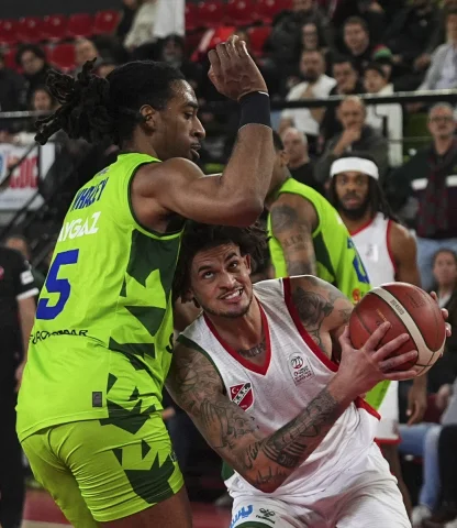 Karşıyaka ve TOFAŞ Arasında Nefes Kesen Basketbol Karşılaşması