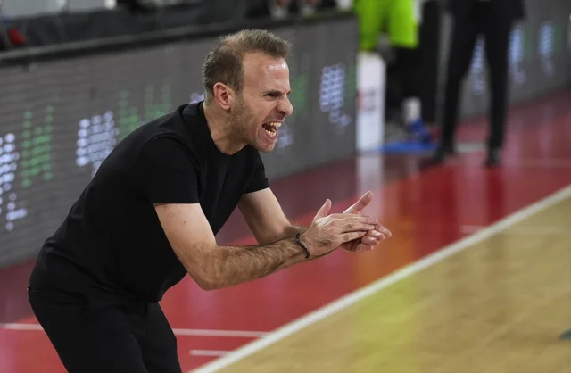 Karşıyaka ve TOFAŞ Arasında Nefes Kesen Basketbol Karşılaşması