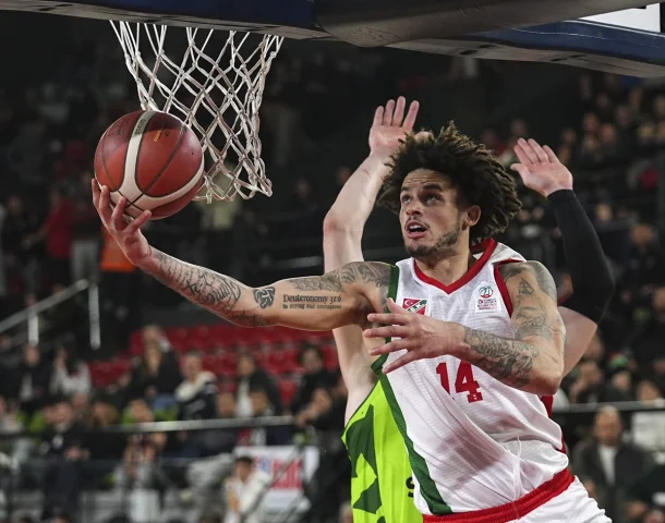 Karşıyaka ve TOFAŞ Arasında Nefes Kesen Basketbol Karşılaşması