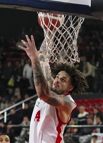 Karşıyaka ve TOFAŞ Arasında Nefes Kesen Basketbol Karşılaşması