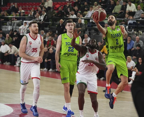 Karşıyaka ve TOFAŞ Arasında Nefes Kesen Basketbol Karşılaşması