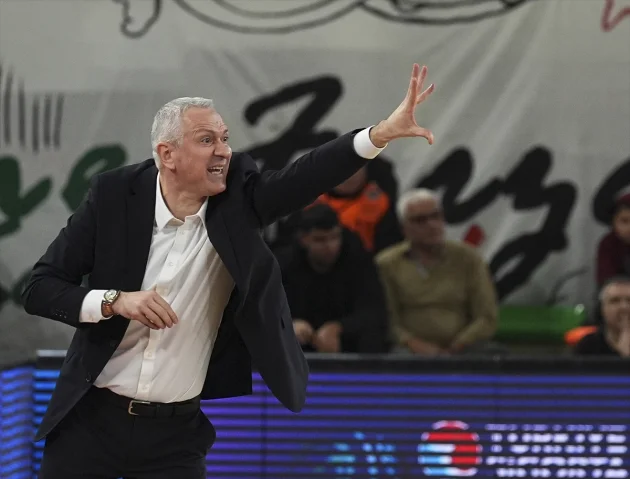 Karşıyaka ve TOFAŞ Arasında Nefes Kesen Basketbol Karşılaşması