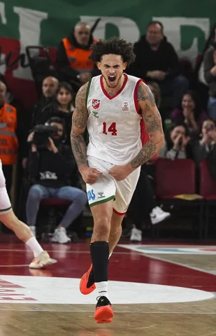 Karşıyaka ve TOFAŞ Arasında Nefes Kesen Basketbol Karşılaşması