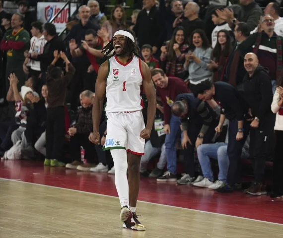 Karşıyaka ve TOFAŞ Arasında Nefes Kesen Basketbol Karşılaşması