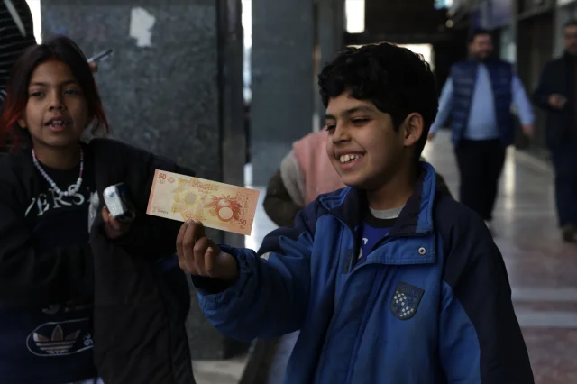 Suriye'de Yeni Banknotlar Halkın İlgisini Nasıl Çekti