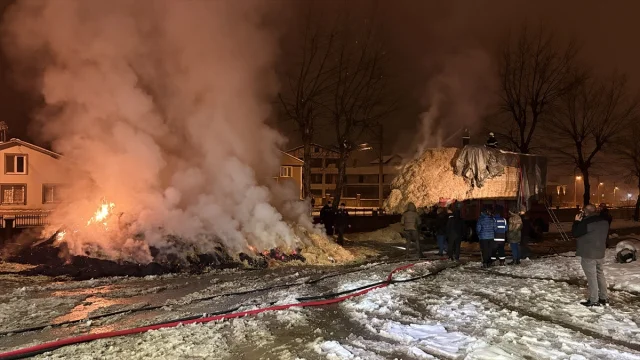 Sakarya'da alev alan saman yüklü tır korku dolu anlar yaşattı