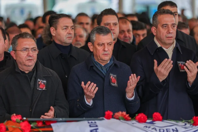 CHP Lideri Özgür Özel, Özbilgin'in Anısını Yaşatan Cenazeye Katıldı