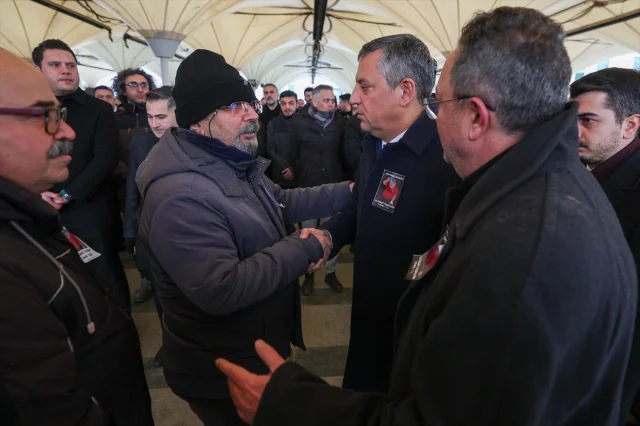 CHP Lideri Özgür Özel, Özbilgin'in Anısını Yaşatan Cenazeye Katıldı