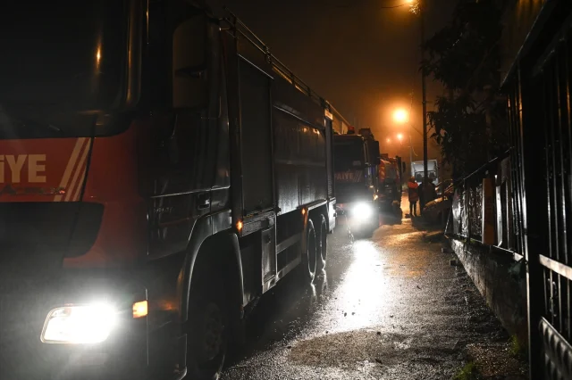 Sancaktepe'deki gecekondu yangını korkulu anlar yaşattı