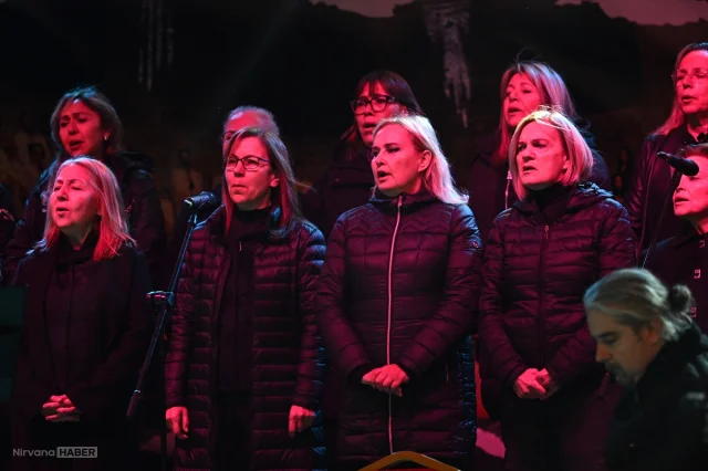 Antakya Medeniyetler Korosu Hatay'da duygusal bir konser verdi