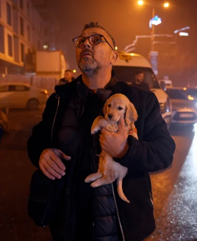 Kağıthane'deki yangında yaşanan drama itfaiye nefes kesen bir operasyonla son verdi