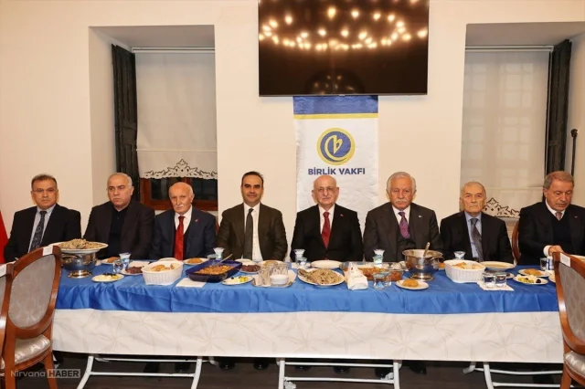 İstanbul'da Öne Çıkan İftar Programı: Siyaset ve Toplum Buluştu