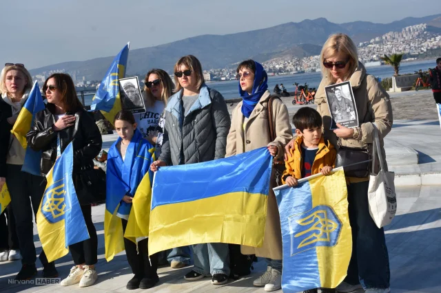 İzmir'de Ukraynalılar Barış İçin Toplandı
