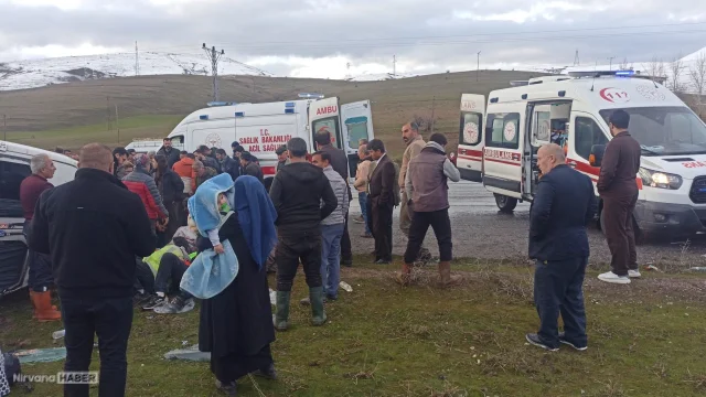 Van’da dağcıları taşıyan minibüs takla attı: 13 kişi yaralandı