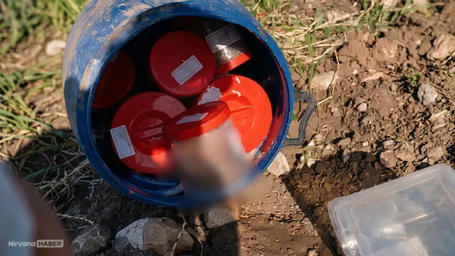 Şanlıurfa'daki mezarlıkta plastik kutuların içinde 21 cenin bulundu