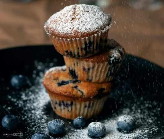 Evde kolay ve pratik çıtır kaplamalı yaban mersinli muffin tarifi