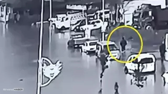 Sele kapıldı: Su dolu çukura düştü!
