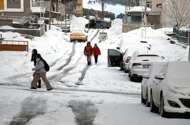 Bazı illerde kar ve soğuk hava hayatı olumsuz etkiliyor