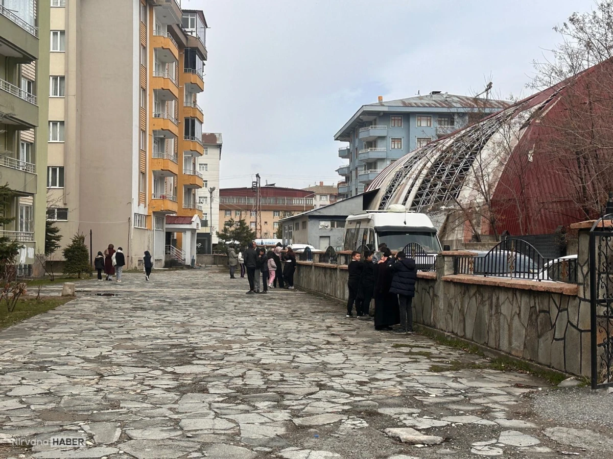 Van’da sabah saatlerinde korkutan deprem: 5,2 büyüklüğünde sarsıntı