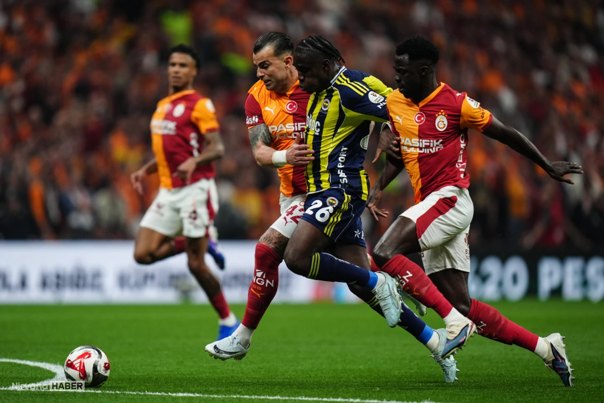 Galatasaray Fenerbahçe maçının ilk yarısını 1-0 önde tamamladı