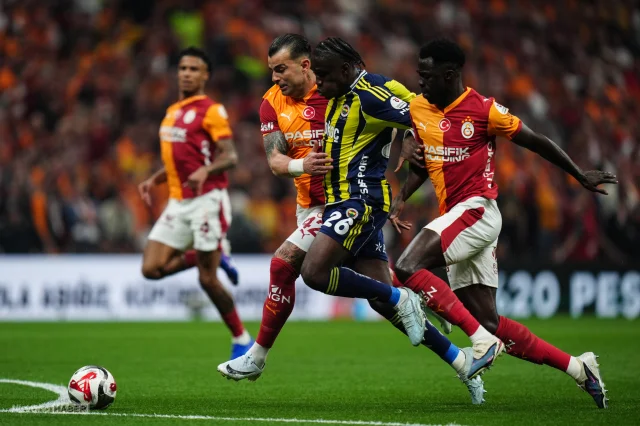 Galatasaray Fenerbahçe maçının ilk yarısını 1-0 önde tamamladı