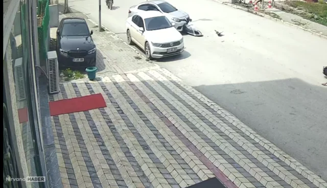 Hatay’da feci kaza: Otomobil ile çarpışan motosiklet sürücüsü yaralandı