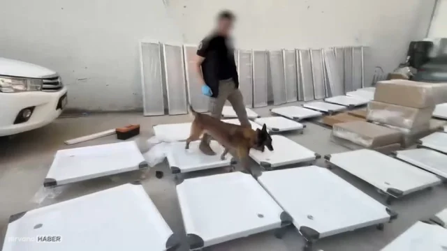 İstanbul’da kamyonete gizlenmiş duş malzemelerinin içinden uyuşturucu çıktı