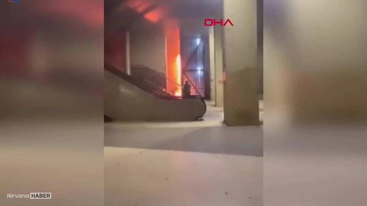 Taksim Metro İstasyonu'nda yangın! Alt geçit kapatıldı