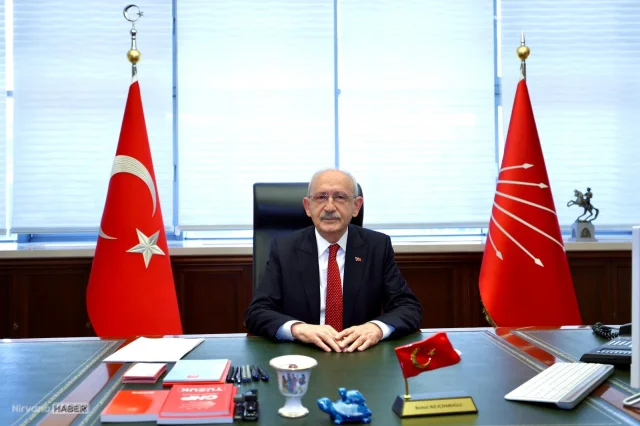 Kemal Kılıçdaroğlu CHP Genel Merkezi’nde halkla bayramlaşma programına katıldı