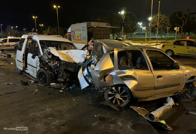 Kartal'da hafif ticari araç park halindeki araca çarptı