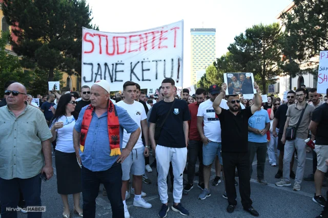 Protestoların 10’uncu günü: “Arnavutluk satılık değildir”