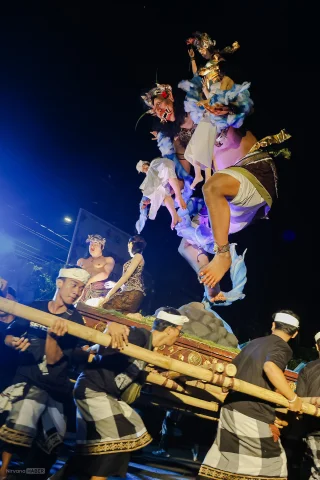 Nyepi Bayramı öncesi Bali’de renkli ve manevi ritüeller